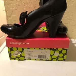 Patent leather & suede bow heels